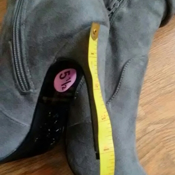 Boots - Picture 4 of 8